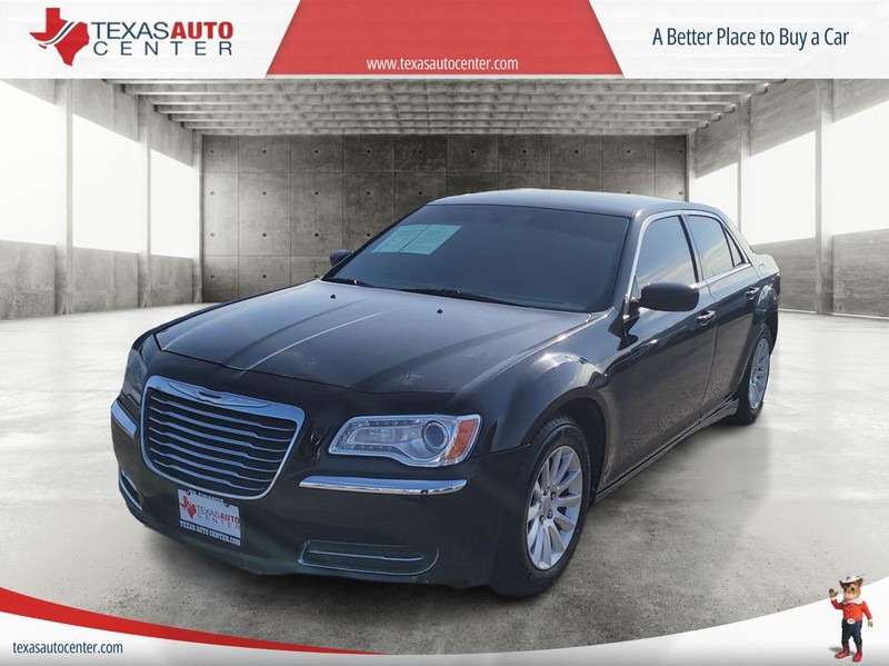 Chrysler 300 Vehicle Full-screen Gallery Image 2