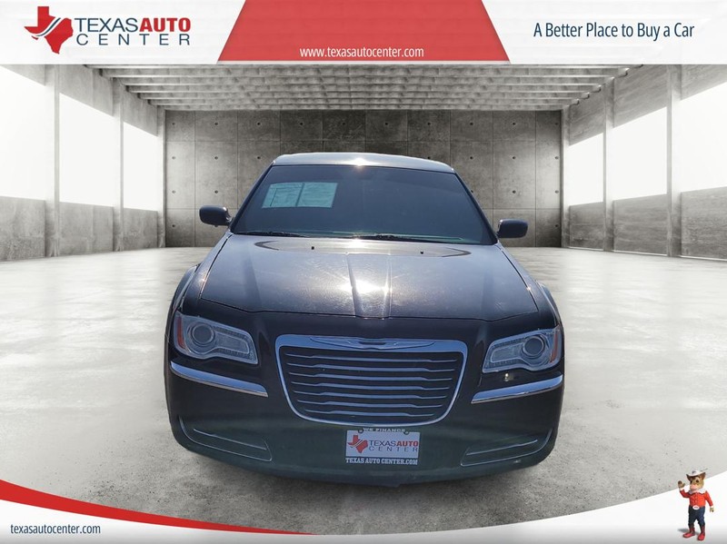 Chrysler 300 Vehicle Full-screen Gallery Image 3