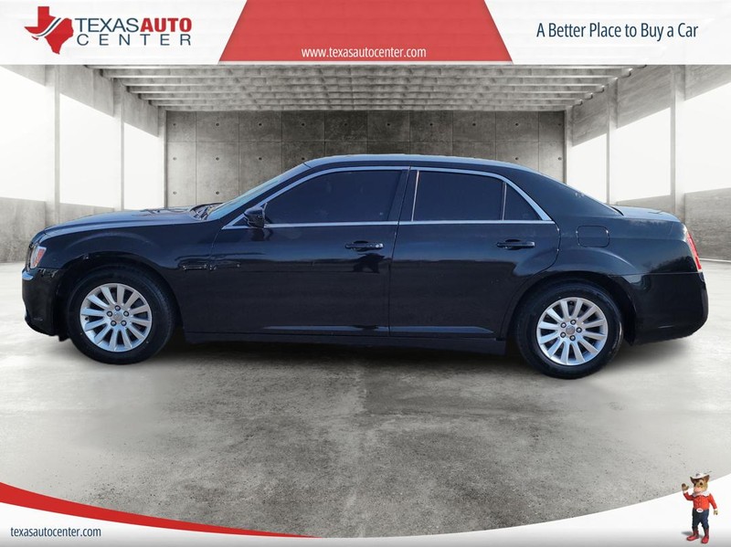 Chrysler 300 Vehicle Full-screen Gallery Image 5