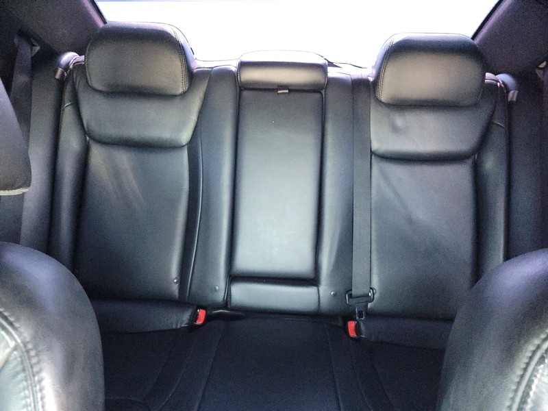 Chrysler 300 Vehicle Full-screen Gallery Image 12