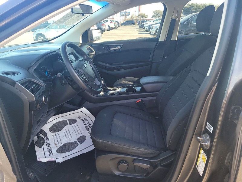 Ford Edge Vehicle Full-screen Gallery Image 9