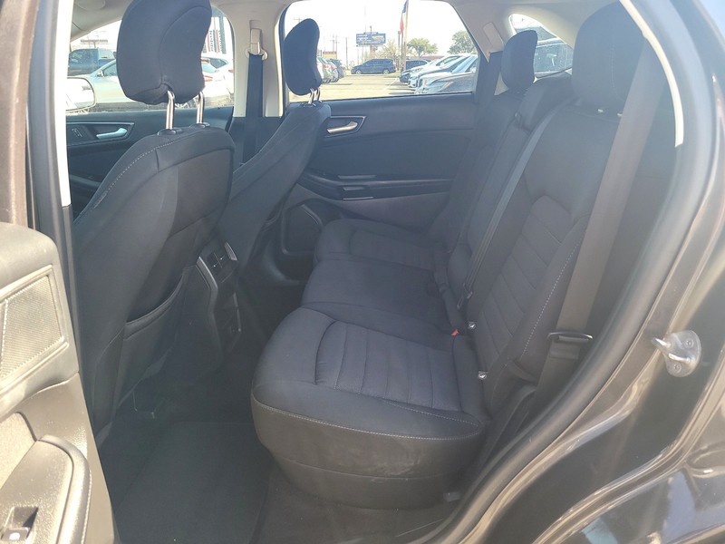 Ford Edge Vehicle Full-screen Gallery Image 10