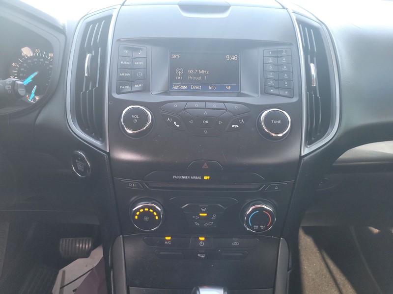 Ford Edge Vehicle Full-screen Gallery Image 12