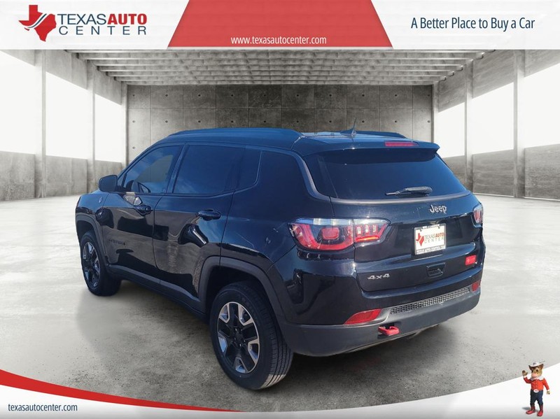 Jeep Compass Vehicle Full-screen Gallery Image 8