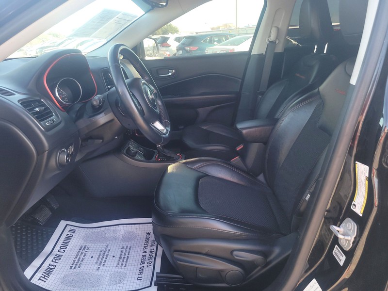 Jeep Compass Vehicle Full-screen Gallery Image 9