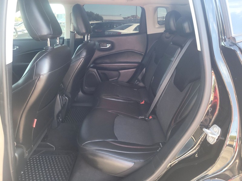 Jeep Compass Vehicle Full-screen Gallery Image 10