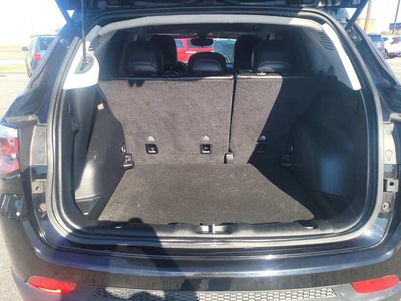 Jeep Compass Vehicle Full-screen Gallery Image 11