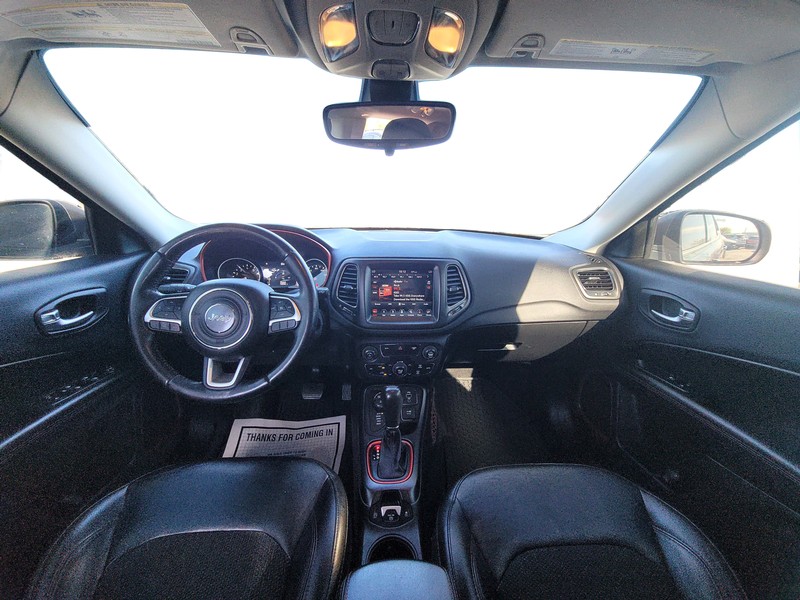 Jeep Compass Vehicle Full-screen Gallery Image 15