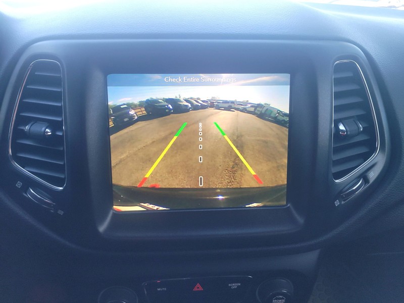 Jeep Compass Vehicle Full-screen Gallery Image 18