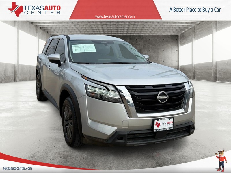 2022 Nissan Pathfinder SV's photo