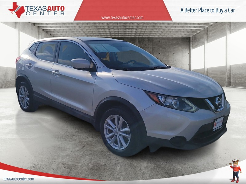 2017 Nissan Rogue Sport S's photo