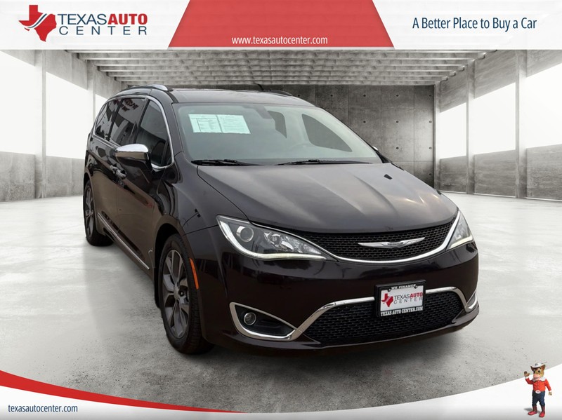 2017 Chrysler Pacifica Limited's photo