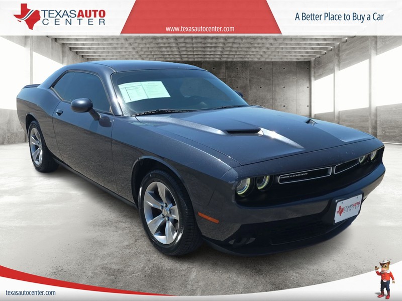 2019 Dodge Challenger SXT Auto's photo