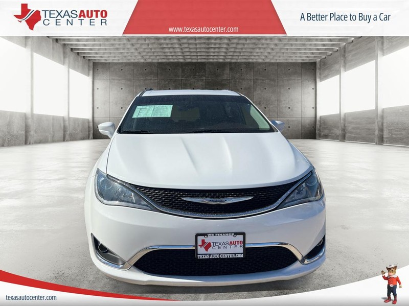 2018 Chrysler Pacifica Touring L Plus's photo