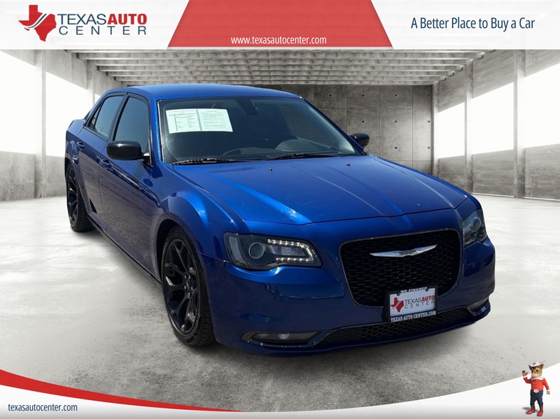 2019 Chrysler 300 Touring's photo