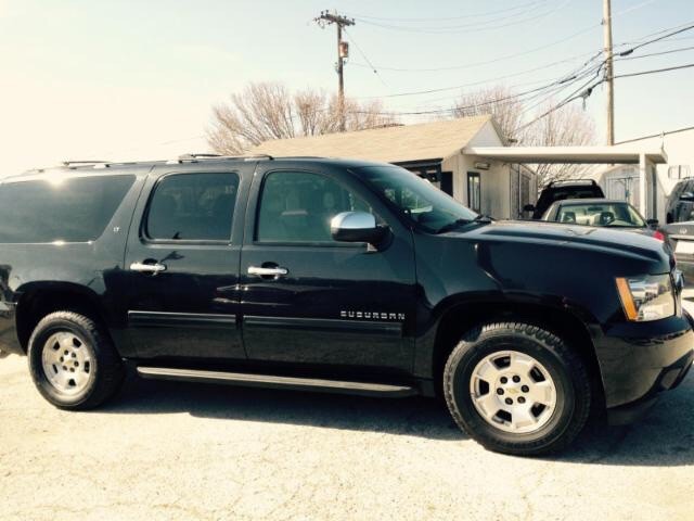 Chevrolet Suburban Vehicle Full-screen Gallery Image 5