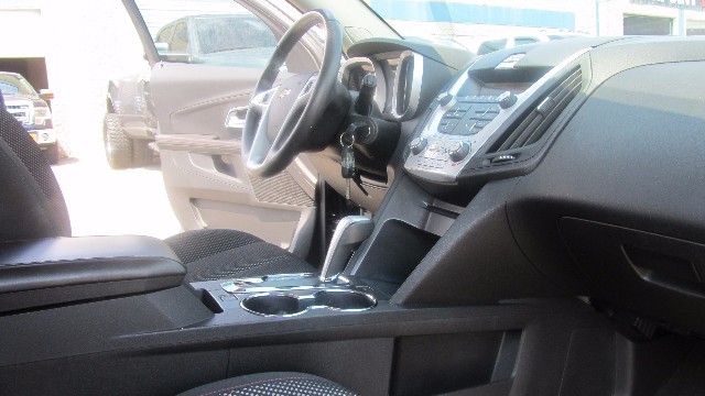 Chevrolet Equinox Vehicle Full-screen Gallery Image 24