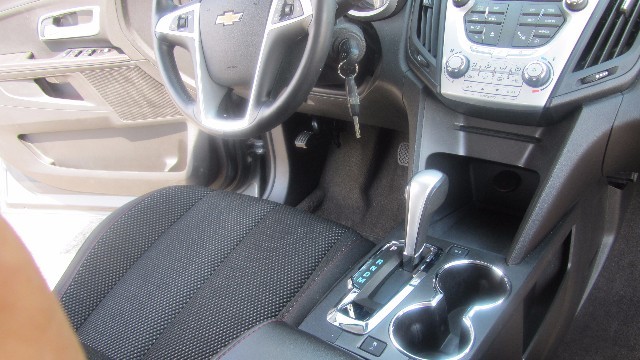 Chevrolet Equinox Vehicle Full-screen Gallery Image 25