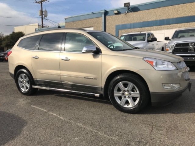 Chevrolet Traverse Vehicle Full-screen Gallery Image 2