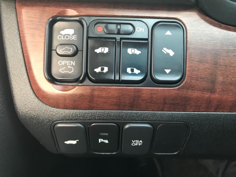 Honda Odyssey Vehicle Full-screen Gallery Image 36