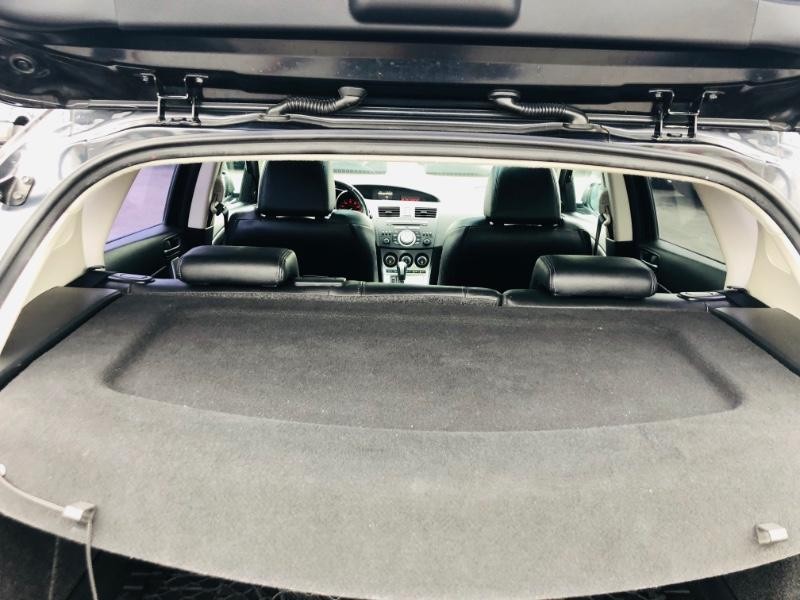 Mazda Mazda3 Hatchback Vehicle Full-screen Gallery Image 24