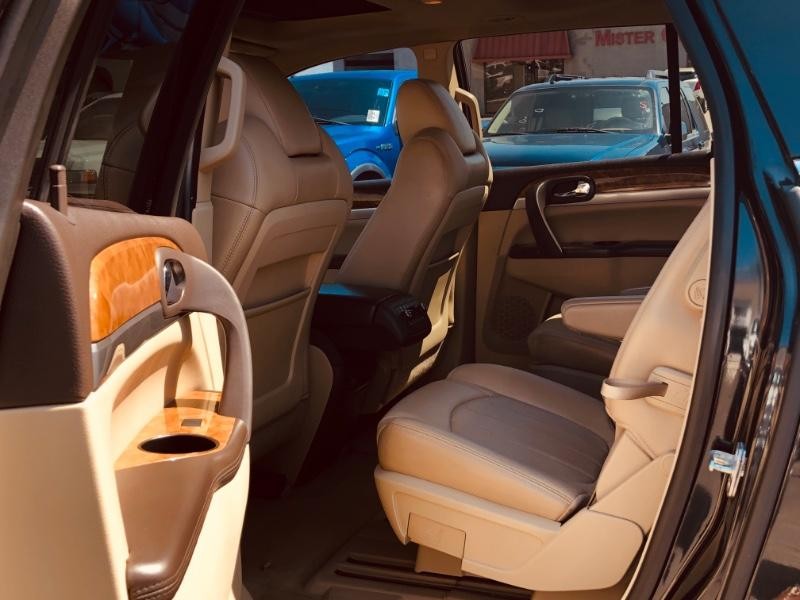 Buick Enclave Vehicle Full-screen Gallery Image 23