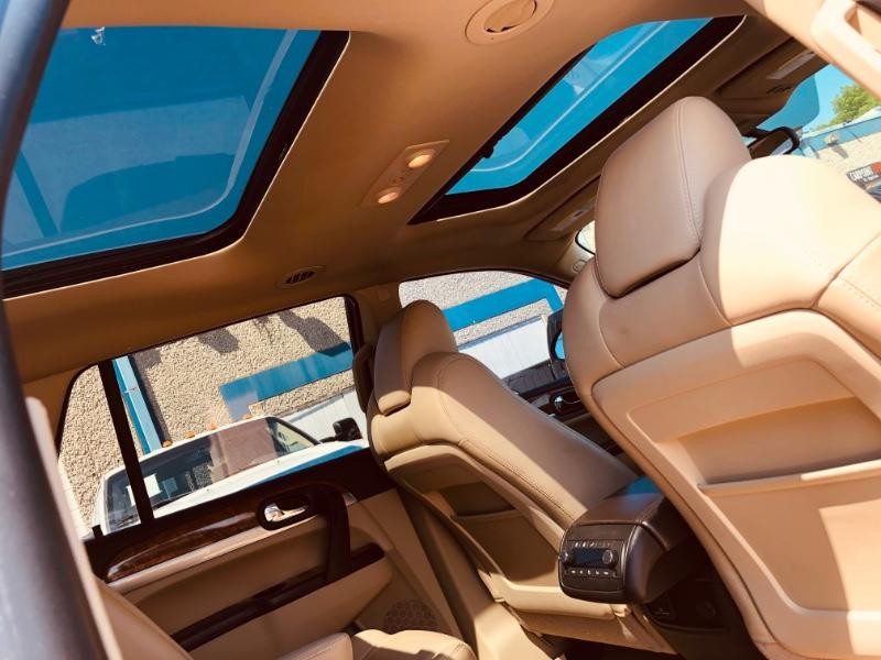 Buick Enclave Vehicle Full-screen Gallery Image 32