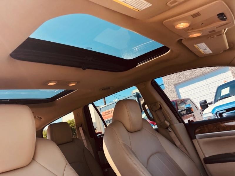 Buick Enclave Vehicle Full-screen Gallery Image 34