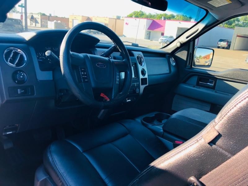 Ford F-150 Vehicle Full-screen Gallery Image 16