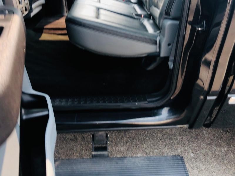 Ford F-150 Vehicle Full-screen Gallery Image 27