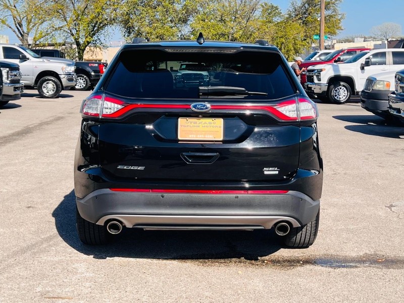 Ford Edge Vehicle Full-screen Gallery Image 12