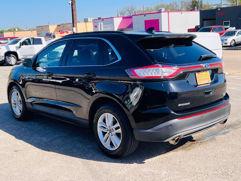 Ford Edge Vehicle Full-screen Gallery Image 13