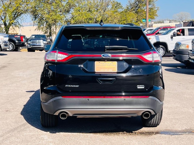 Ford Edge Vehicle Full-screen Gallery Image 15