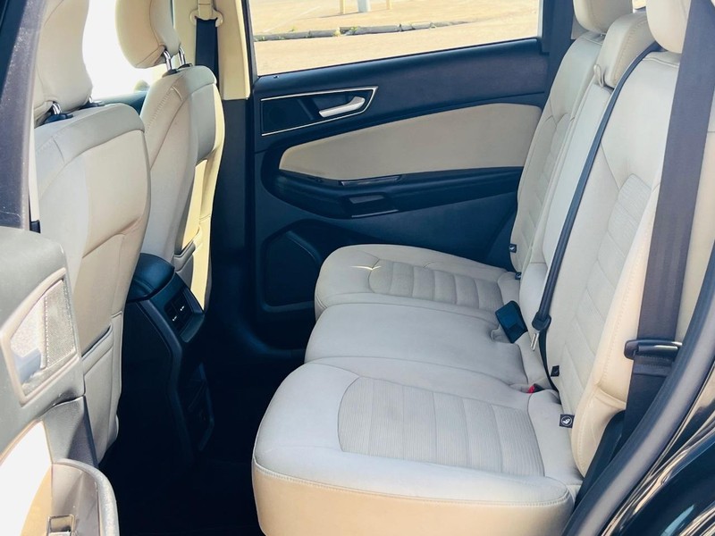 Ford Edge Vehicle Full-screen Gallery Image 20