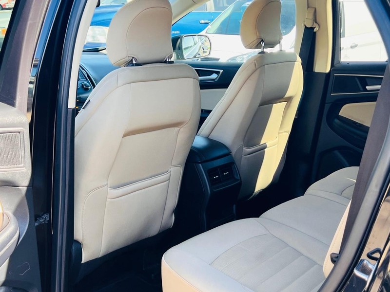 Ford Edge Vehicle Full-screen Gallery Image 21