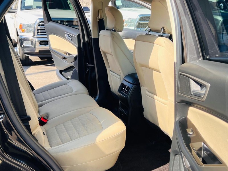 Ford Edge Vehicle Full-screen Gallery Image 22