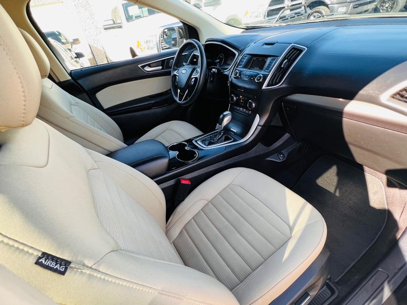 Ford Edge Vehicle Full-screen Gallery Image 23