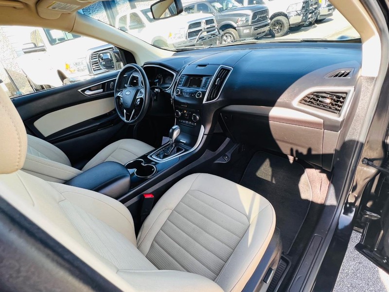 Ford Edge Vehicle Full-screen Gallery Image 25