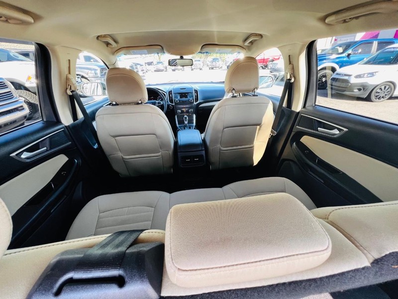 Ford Edge Vehicle Full-screen Gallery Image 26