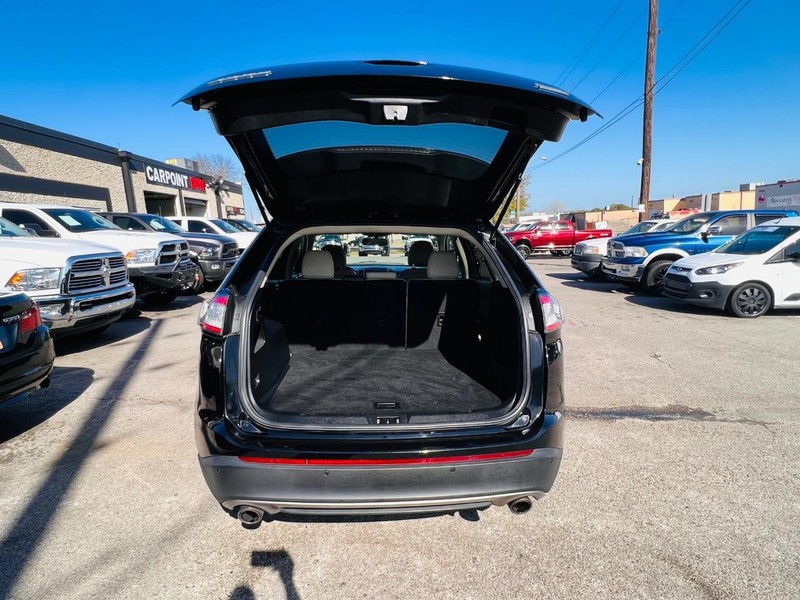 Ford Edge Vehicle Full-screen Gallery Image 29