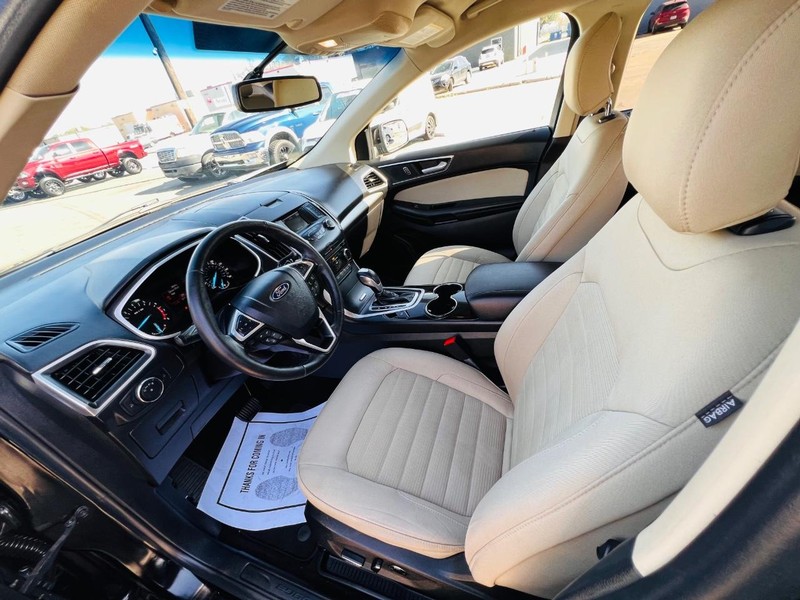 Ford Edge Vehicle Full-screen Gallery Image 32
