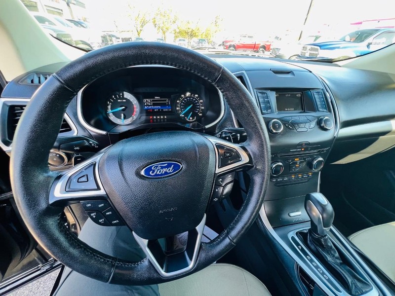Ford Edge Vehicle Full-screen Gallery Image 34