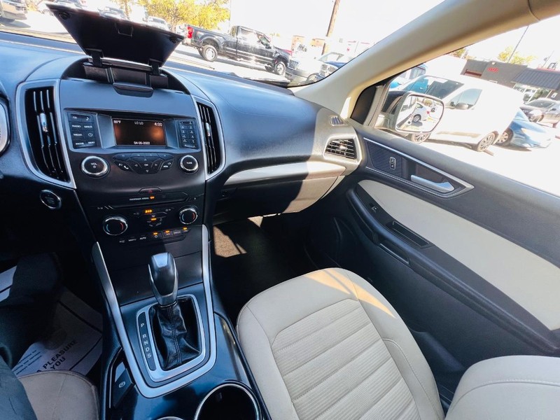 Ford Edge Vehicle Full-screen Gallery Image 36