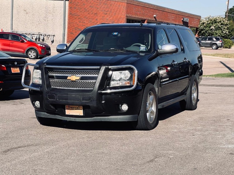 Chevrolet Suburban Vehicle Full-screen Gallery Image 5