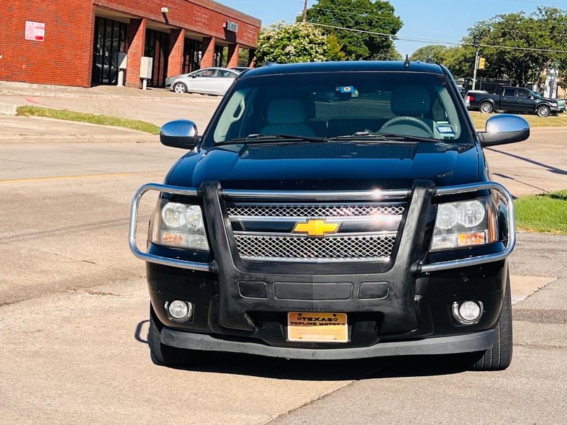 Chevrolet Suburban Vehicle Full-screen Gallery Image 6