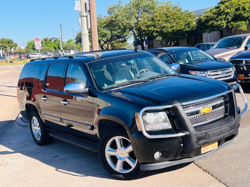 Chevrolet Suburban Vehicle Full-screen Gallery Image 9