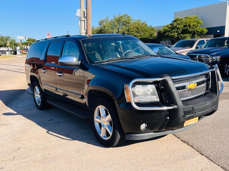 Chevrolet Suburban Vehicle Full-screen Gallery Image 12
