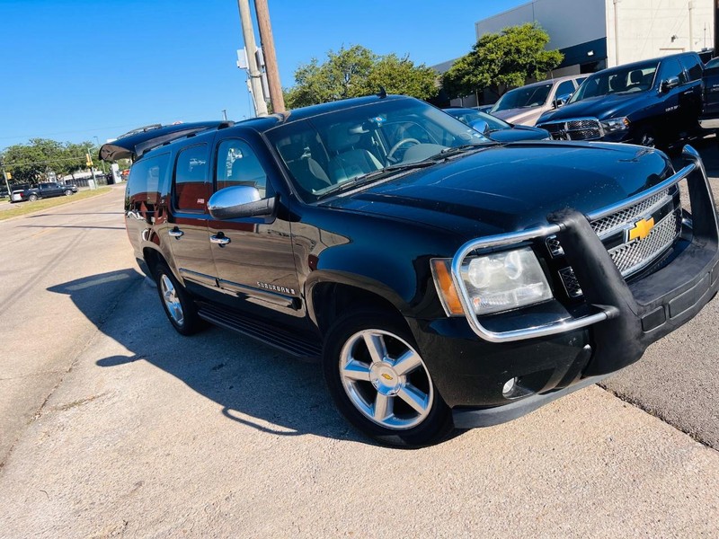Chevrolet Suburban Vehicle Full-screen Gallery Image 13