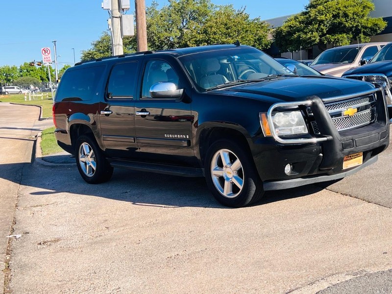 Chevrolet Suburban Vehicle Full-screen Gallery Image 16
