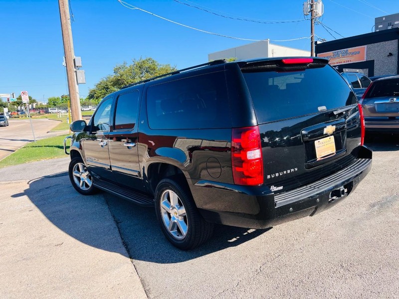 Chevrolet Suburban Vehicle Full-screen Gallery Image 38